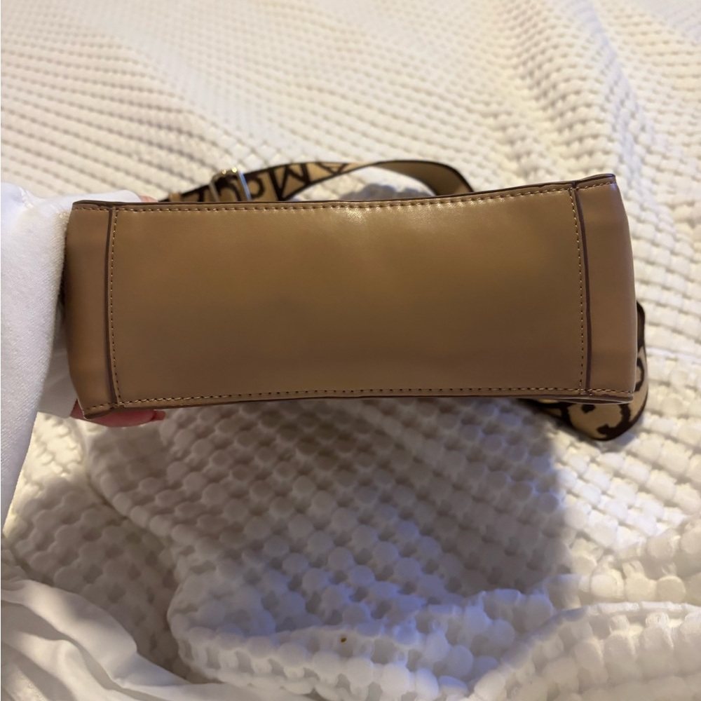 Designer Tan Shoulder Bag - Picture 5 of 8